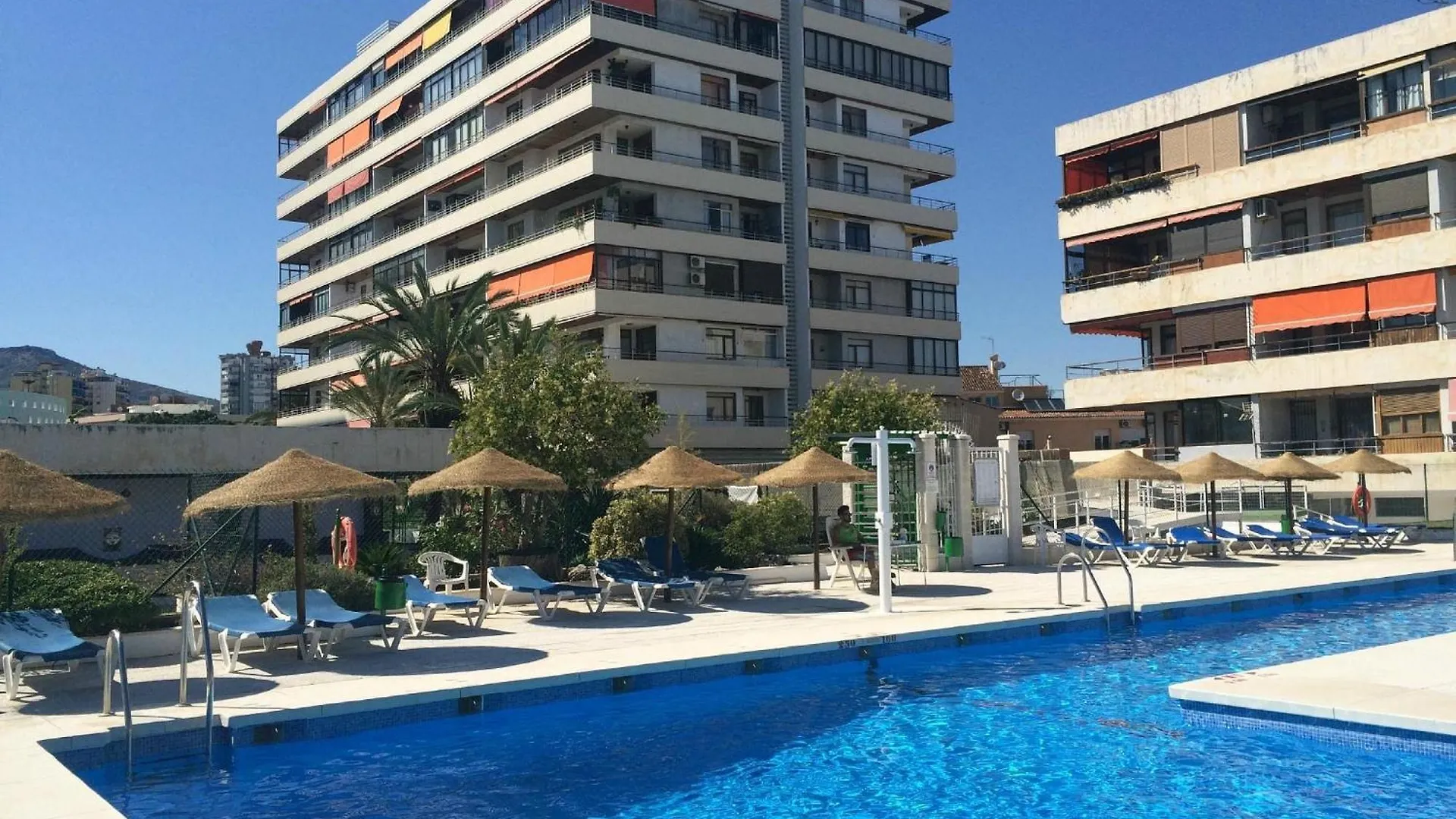 Estudio En Nogalera Con Piscina contacts
